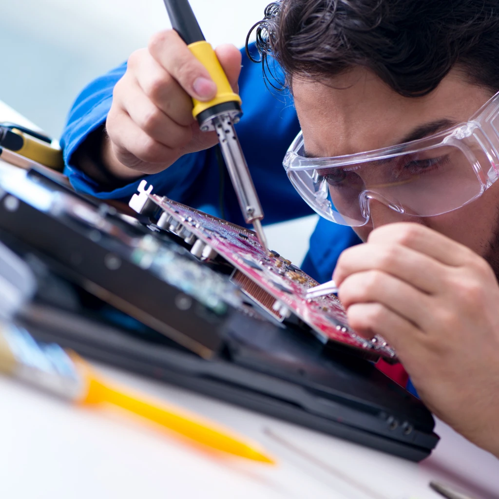 Trabajador-tecnico-especializado-1 Trabajor técnico especializado